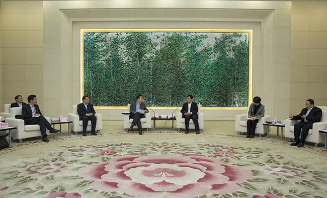 中國信保與商務部簽署《關于建立合作機制的框架協議》