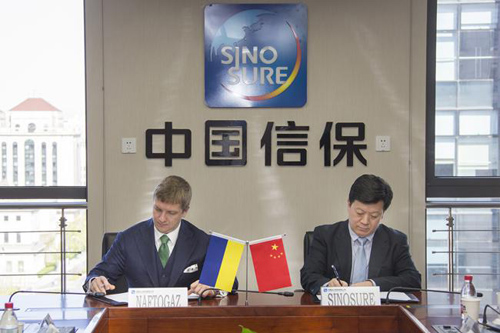 190404 總經理與烏克蘭簽約.jpg