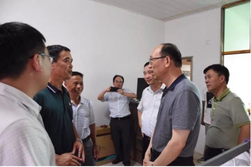 中國信保宋曙光董事長赴江西余干調研扶貧工作