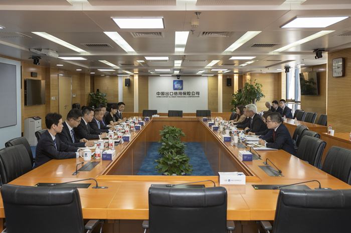 中國信?？偨浝硎⒑吞娤愀鄢隹谛庞帽ｋU局總監趙民忠