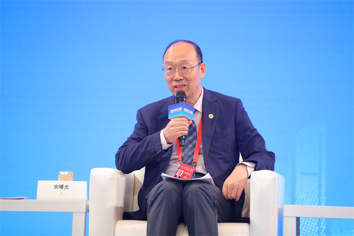 中國信保董事長宋曙光出席陸家嘴論壇并發表主題演講